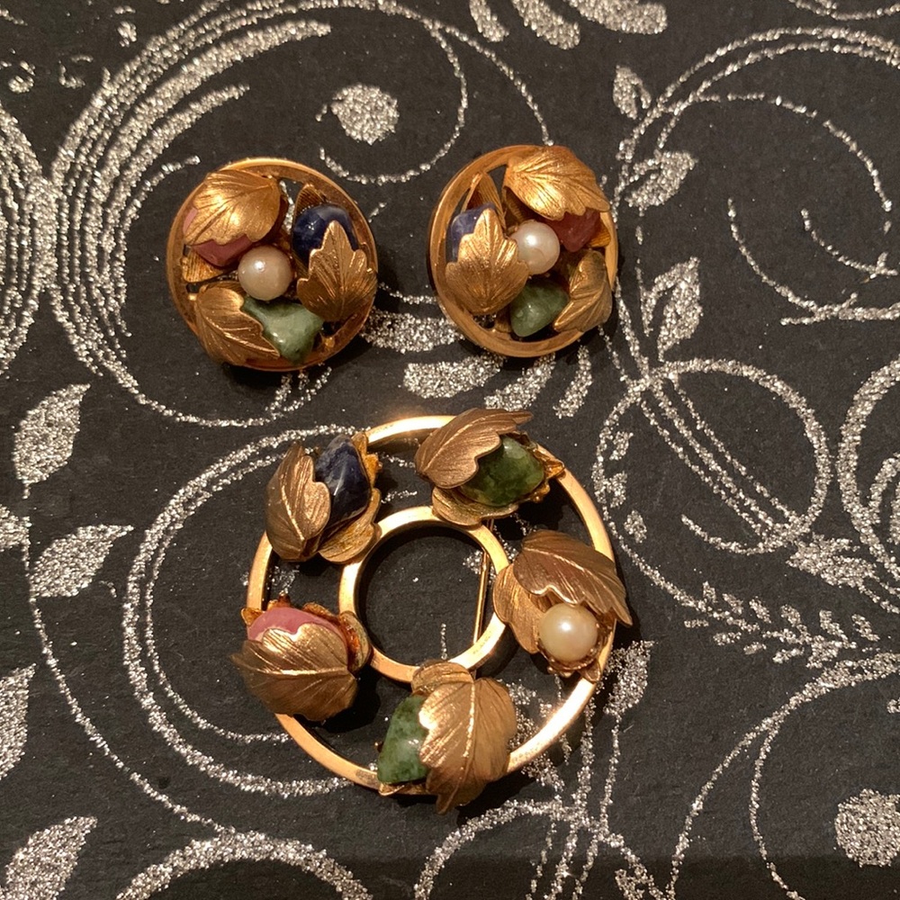 Vintage Lady Coventry Collection “ Flowered Circle “ Set.